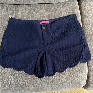 Lilly Pulitzer Navy Blue Scalloped Women's Shorts size 10 GUC